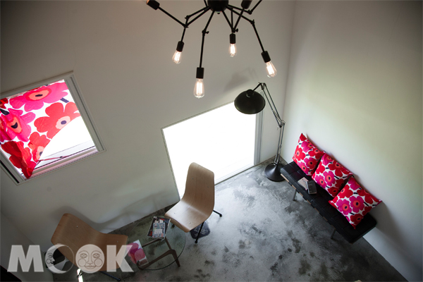 室內充滿五零年代設計師傢俱等有趣佈置。(圖片提供／marimekko）