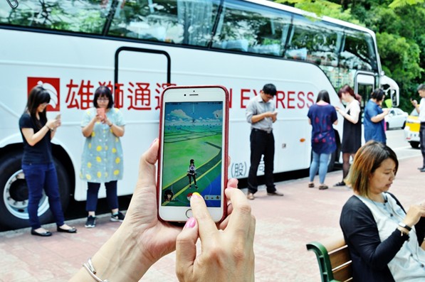  Pokemon GO太熱門 ，旅遊業者推出寶可夢公園尋寶專車。(圖片來源／Lion Travel)