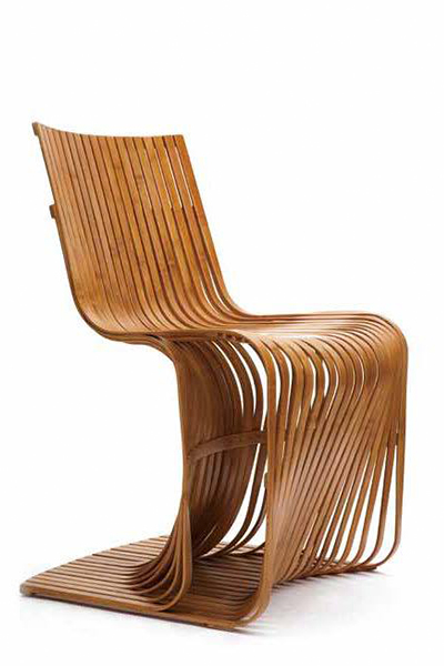 設計巨星Konstantin Grcic與台灣竹藝大師合作的竹製懸臂椅。（圖片來源 / 國立台灣工藝研究發展中心）