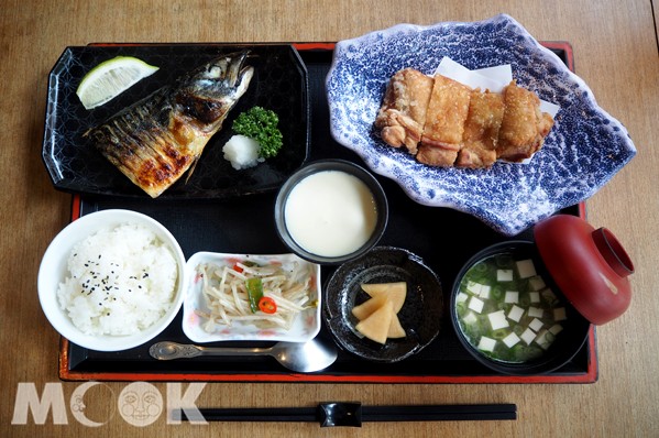 金澤日本料理午膳套餐「鯖魚塩燒酥炸雞腿排定食」。（攝影／MOOK景點家張盈盈）