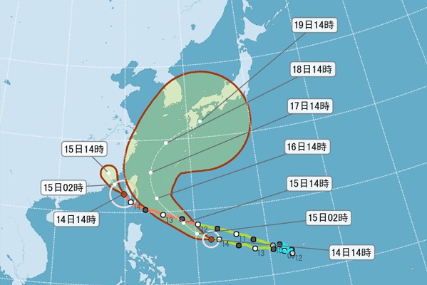 颱風莫蘭蒂逐漸遠離，馬勒卡逐漸靠近台灣中。（圖片來源／中央氣象局）