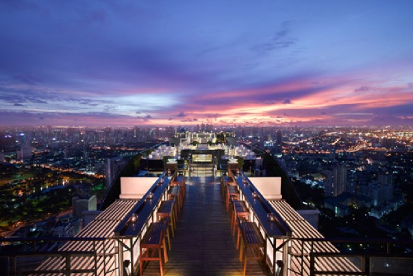 泰航啟用A350XWB廣體客機，並推出優惠，在曼谷Moon Bar享受高空美景與夜色。(圖片來源／Banyan Tree Hotel and Resorts)
