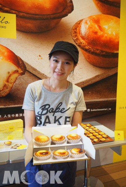 BAKE起司塔是號稱兩秒銷售出一個的高人氣甜點。(攝影／MOOK景點家張盈盈)