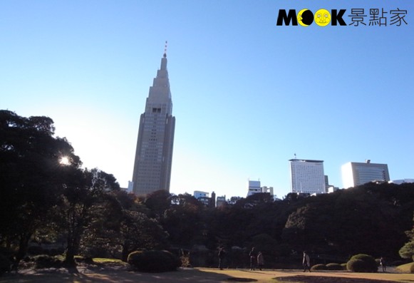 自代代木公園可看見DOCOMO TOWER高樓。(攝影／MOOK景點家張盈盈)