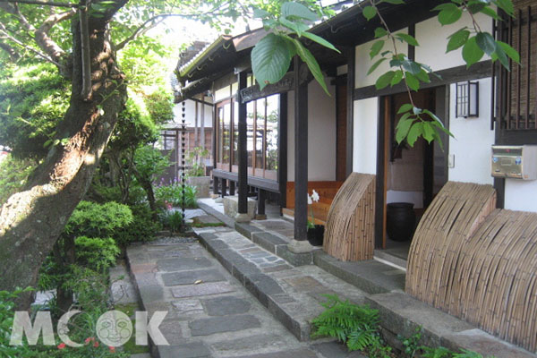 下榻小規模的日式旅館享受靜謐的氣氛以及最周到的服務。（圖片提供／樂天旅遊）