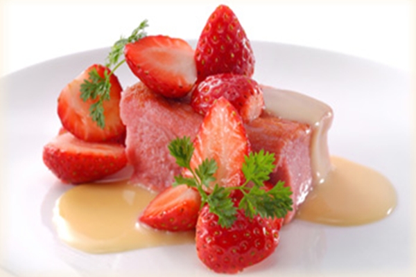 那須溫泉Epinard溫泉飯店將那須在地盛產的草莓做為朝食-草莓法國土司佐奶醬。（圖片來源／那須溫泉Epinard溫泉飯店）