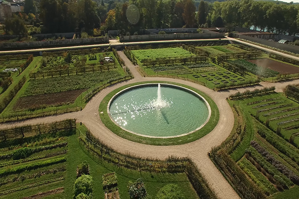 凡爾賽宮庭園水池 (圖片來源／凡爾賽宮)