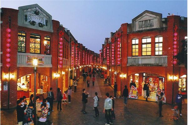 華麗老街的繁榮街景 (圖片來源／國立傳統藝術中心)