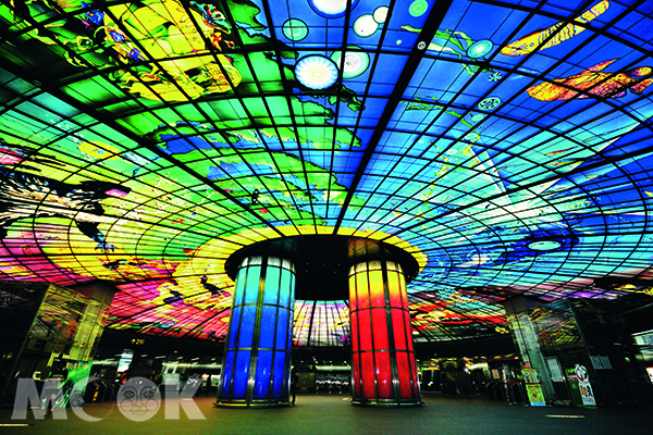 光之穹頂吸引世界目光的捷運美麗島站 (圖片提供／高雄市觀光局)