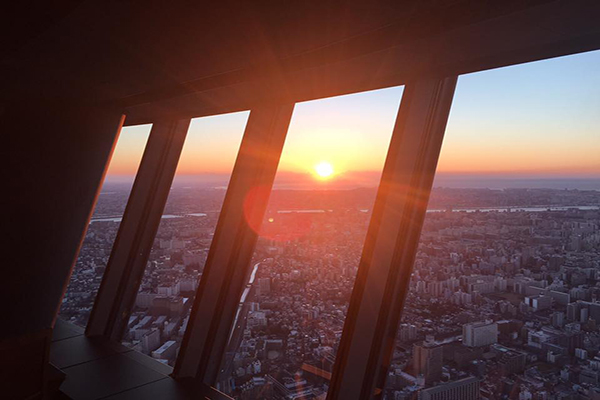 彷彿日劇般的浪漫日出 (圖片來源／東京晴空塔官網)