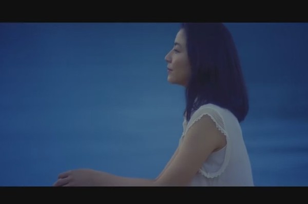 拍攝宣傳影片過程中長澤雅美在日月潭留下美麗的身影。(圖片來源／交通部觀光局)