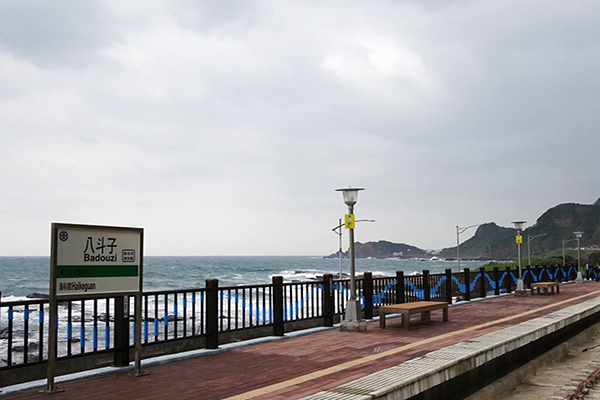 山海兩側的美麗景致 (圖片來源／台鐵)