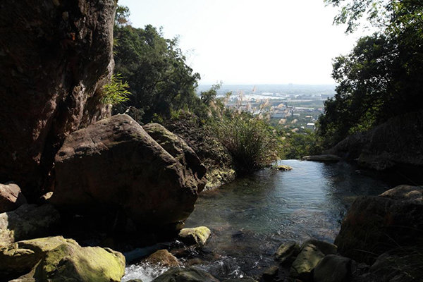 在猴洞坑瀑布可眺望蘭陽地區景色 (圖片來源／礁溪鄉公所)