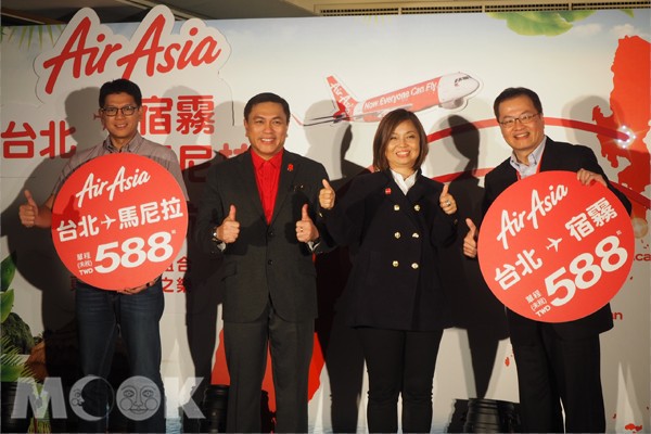 AirAsia盛大宣佈台北─馬尼拉、台北─宿霧新航線正式起飛。左起：菲律賓AirAsia Commercial Head Gerard Penaflor、菲律賓AirAsia 執行長 Dexter Comendador、AirAsia北亞總裁陳凱霖Kathleen Tan、AirAsia 台灣行銷業