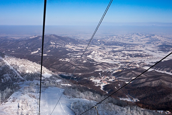 亞布力滑雪場是世界十大滑雪場之一、亞洲最大的滑雪場 (圖片來源／Wikipedia)