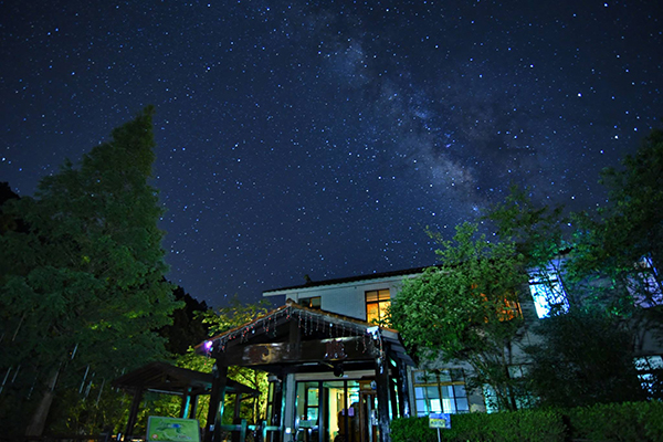 夜晚的銀河星空 (圖片來源／力麗馬告生態園區)