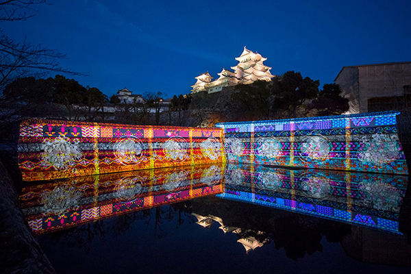 夜晚繽紛閃爍 (圖片來源／世界文化遺産 姫路城)