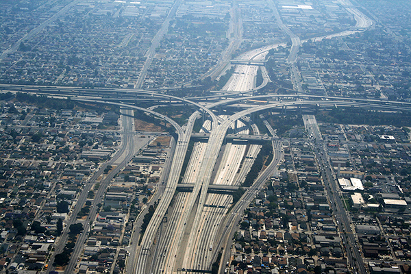 世界上最複雜的立體交叉橋 (圖片來源／Wikipedia)