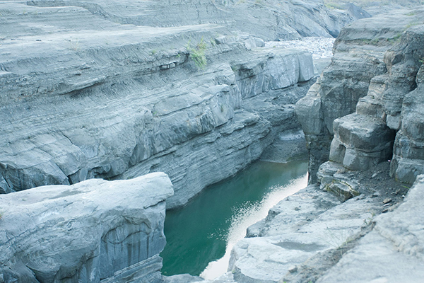 卓蘭特殊的大峽谷長約300公尺，深達十餘公尺 (圖片來源／客家委員會)