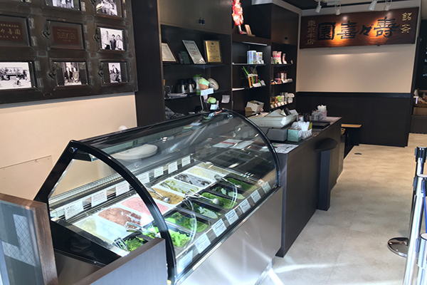 世界最濃抹茶使這間老牌茶屋躍身人氣名店，店內甚至還需要排隊繩柱管制人潮 (圖片來源／壽々喜園 浅草本店)