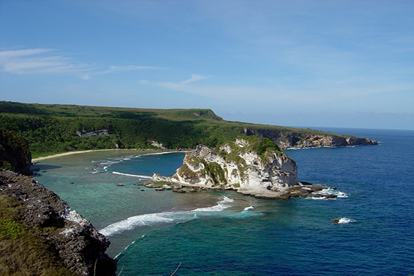 位在太平洋邊緣的美國屬地，清澈的海水與變化豐富的地形，被譽為世界第一潛水聖地 (圖片來源／Wikipedia)