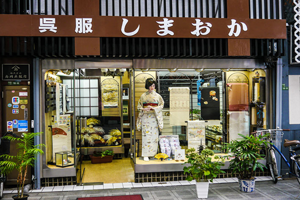 天神橋筋商店街有充滿特色的和服店 (圖片來源／天神橋筋商店街)