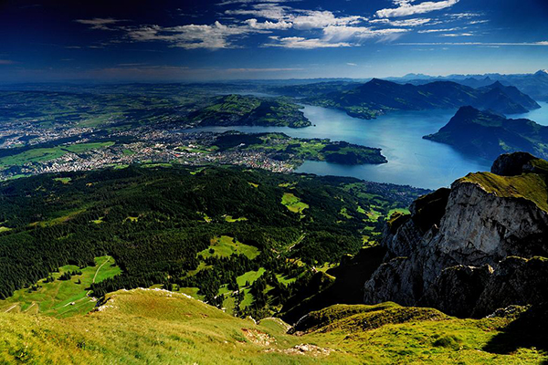 瑞士高原的琉森湖 (圖片來源／Wikipedia)