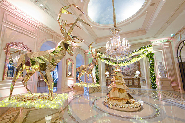 全球最奢華的聖誕布置之一 (圖片來源／Four Seasons Hotel George V Paris)