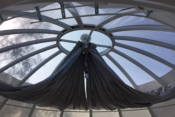 雙春濱海遊憩區的帳篷可以一覽遼闊夜空 (圖片來源／雙春濱海遊憩區-Vanaheim愛莊園)