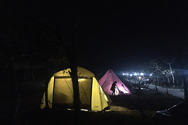 雙春濱海遊憩區的夜晚非常的迷人與美麗 (圖片來源／雙春濱海遊憩區-Vanaheim愛莊園)