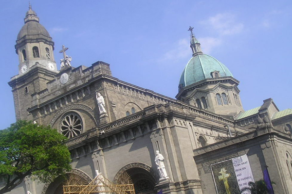 菲律賓首都馬尼拉融合多國文化，從馬尼拉大教堂可看出有西班牙殖民等許多天主教的文化遺址 (圖片來源／Wikipedia)