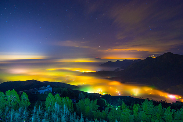 七彩琉璃海Ｘ火燒雲層  南投百萬豪華夜景