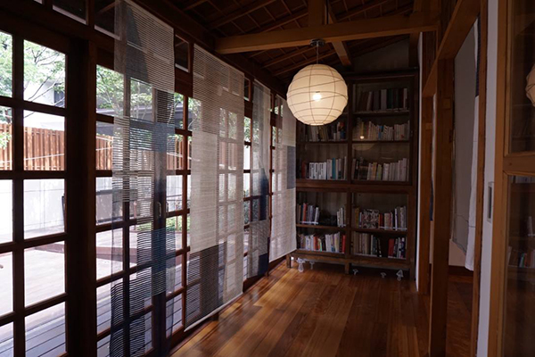 好樣文房採日式的建築風格，檜木材質與書籍散發出濃厚書香與禪香味 (圖片來源／好樣VVG)