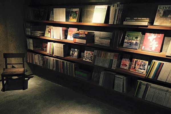 Boven雜誌圖書館的裝潢設計極具時尚感，相當適合閱讀雜誌的場所 (圖片來源／Boven雜誌圖書館)