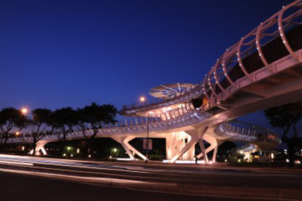 破風賞盡高雄港都夜景  全台最美空中自行車道