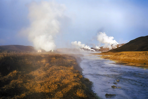 克拉夫拉火山是冰島北部的火山，火山口直徑約10公里，曾爆發29次 (圖片來源／Wikipedia)