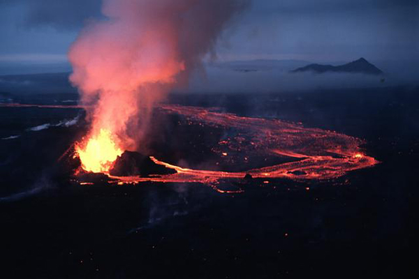 克拉夫拉火山噴發畫面 (圖片來源／Global Volcanism Program)