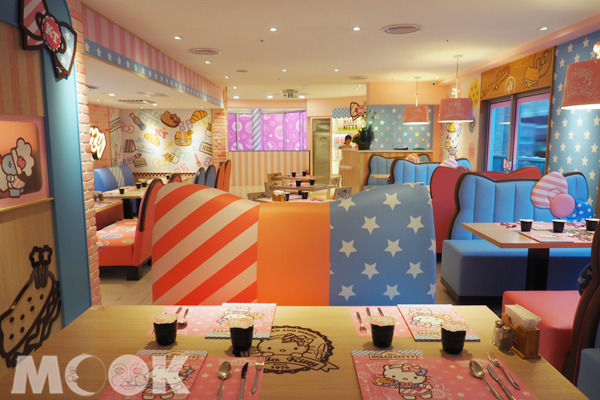 用餐區使用大量的條紋與星星營造美式的風格。（攝影／MOOK景點家張盈盈)