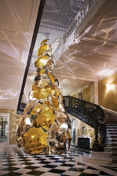 倫敦Claridge’s飯店裡的聖誕樹 (圖片來源／Claridge’s)