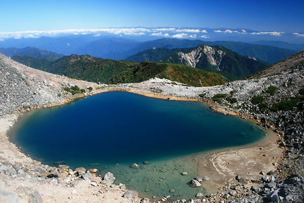 白山山頂的火口翠湖 (圖片來源／Wikipedia)
