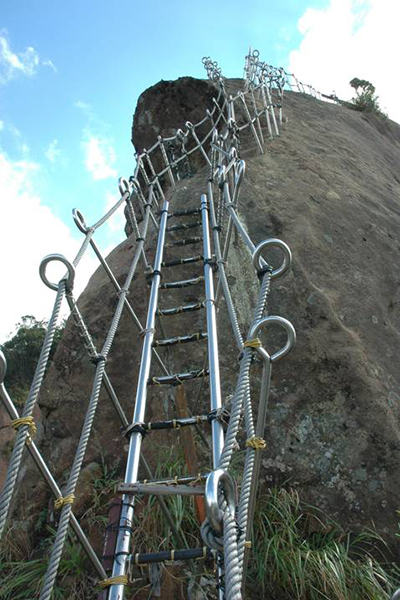 平溪孝子山小而陡峭，攀登時須注意自身狀況與安全 (圖片來源／新北市政府)
