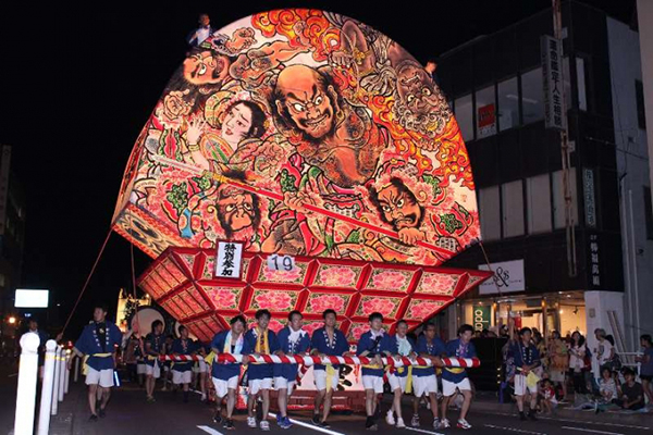 日本美食祭典現場還有非常多的表演活動，如青森睡魔祭 (圖片來源／東京巨蛋城 – 故鄉之味)