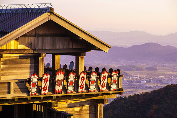 鬼之城為日本知名傳說《桃太郎》故事的舞台而聞名，地名也是源自於此 (圖片來源／岡山縣)