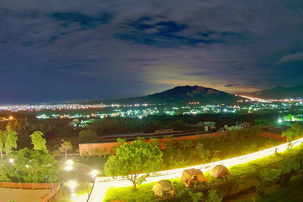 星光大地的琉璃夜景，景色迷人 (圖片來源／星月大地)