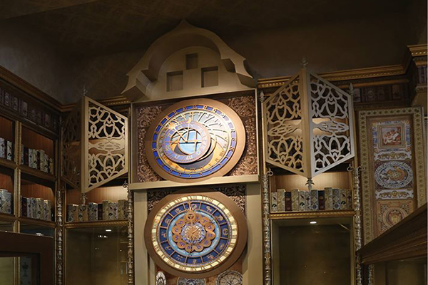 新天地西洋博物館有珍藏的百年古老德國大鐘 (圖片來源／新天地西洋博物館)