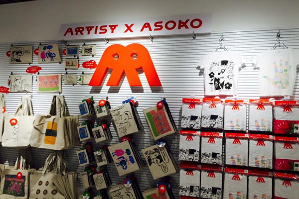 ASOKO雜貨商店內各項衣物與提袋 (圖片來源／ASOKO ZAKKA STORE)