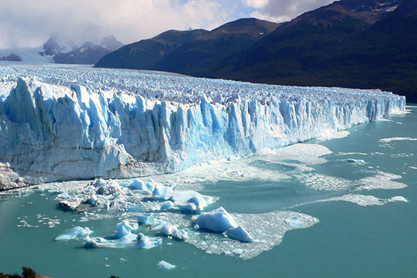 阿根廷的巴塔哥尼亞山脈有著絕美的冰川景致，適合春節期間的大自然旅遊行程 (圖片來源／Viva Patagonia)