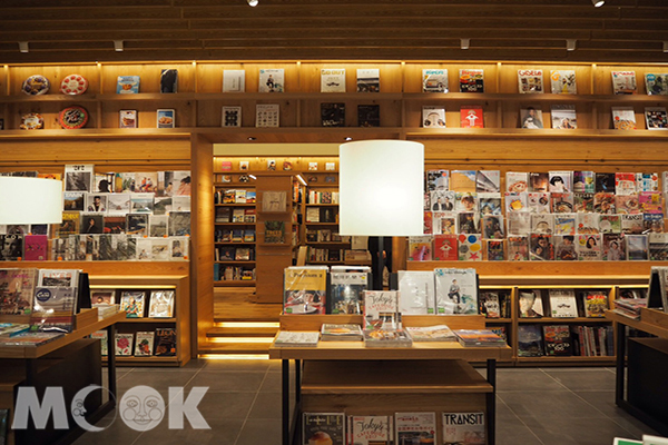 蔦屋書店信義店是台灣首見、來自日本正宗的BOOK&CAFÉ STYLE (攝影/MOOK景點家張盈盈)