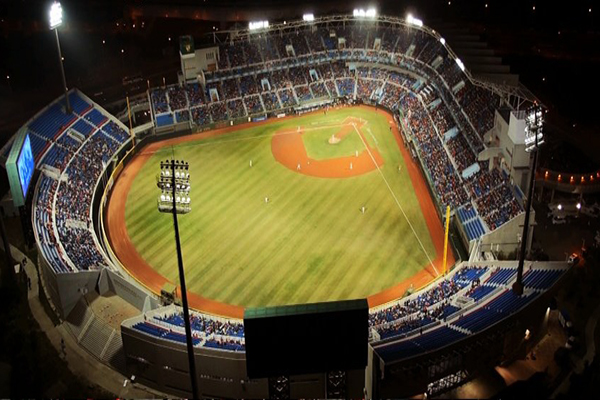 桃園棒球場已經成為全台灣看球環境最佳的棒球場，也是Lamigo桃猿隊的主場，對桃園人而言也已是全市的重點活動 (圖片來源／台灣棒球維基館)
