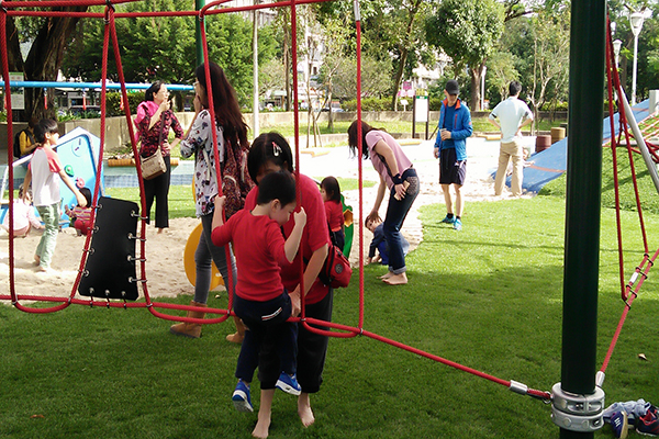 榮星公園提供親子攀繩活動設施 (圖片來源／台北市政府)